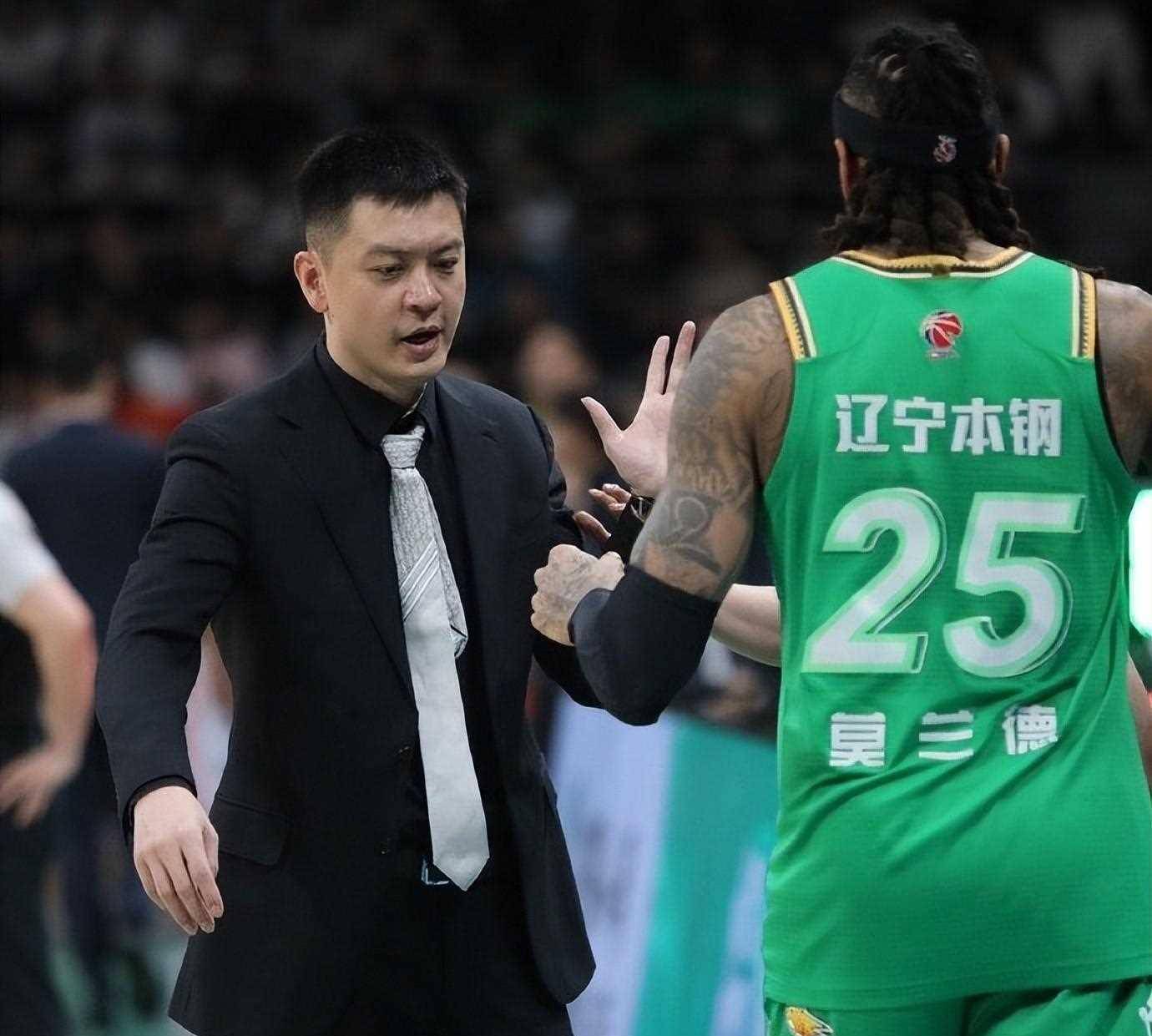 风云突变西汉姆今晨绝杀压哨;CBA常规赛版图或变;赛场秩序良好;年轻球员得到机会(cba队员本场被驱逐下场自动停赛) 风云突变西汉姆今晨绝杀压哨;CBA常规赛版图或变;赛场秩序良好;年轻球员得到机会(cba队员本场被驱逐下场自动停赛)