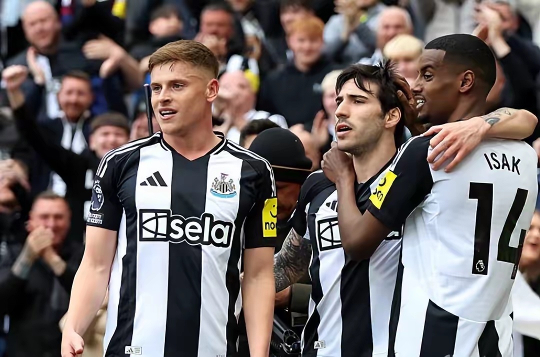  维斯塔潘沙特夺杆位领先001秒 