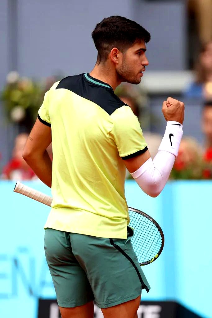 波尔图训练开放日，冲刺阶段刷新队史纪录引欢呼，德甲在即，轮换策略成焦点(沙尔克04是豪门吗)