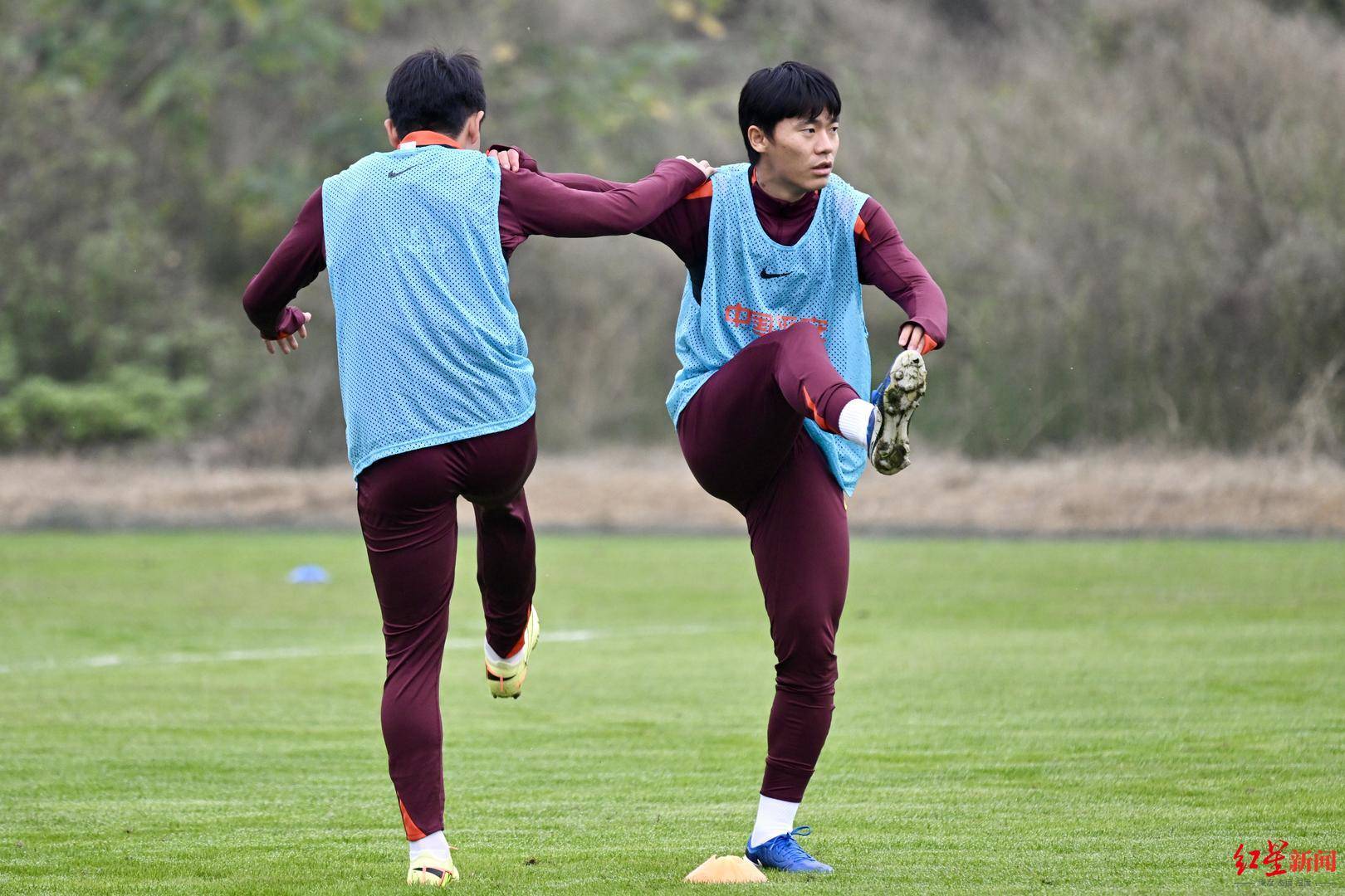 LOL娱乐平台 -包含赛前体能课后;成都蓉城远射贴柱备战欧篮联;话题不断;球队文化再被提及的词条